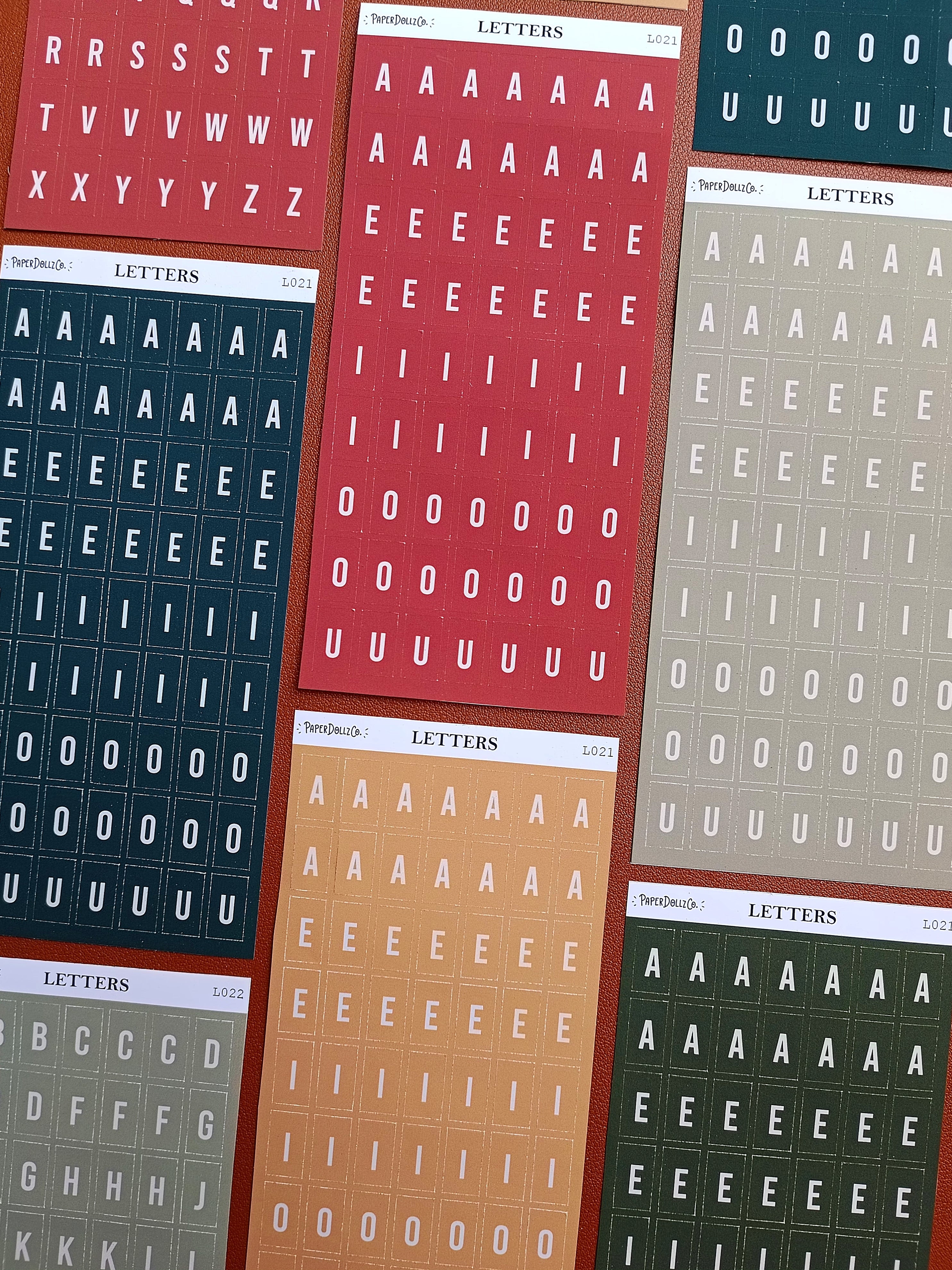 Letter Journal Sticker | Vowels | Christmas Colors | L021